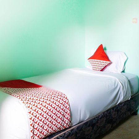 Oyo 3095 Semarapura Homestay Makassar Exterior foto
