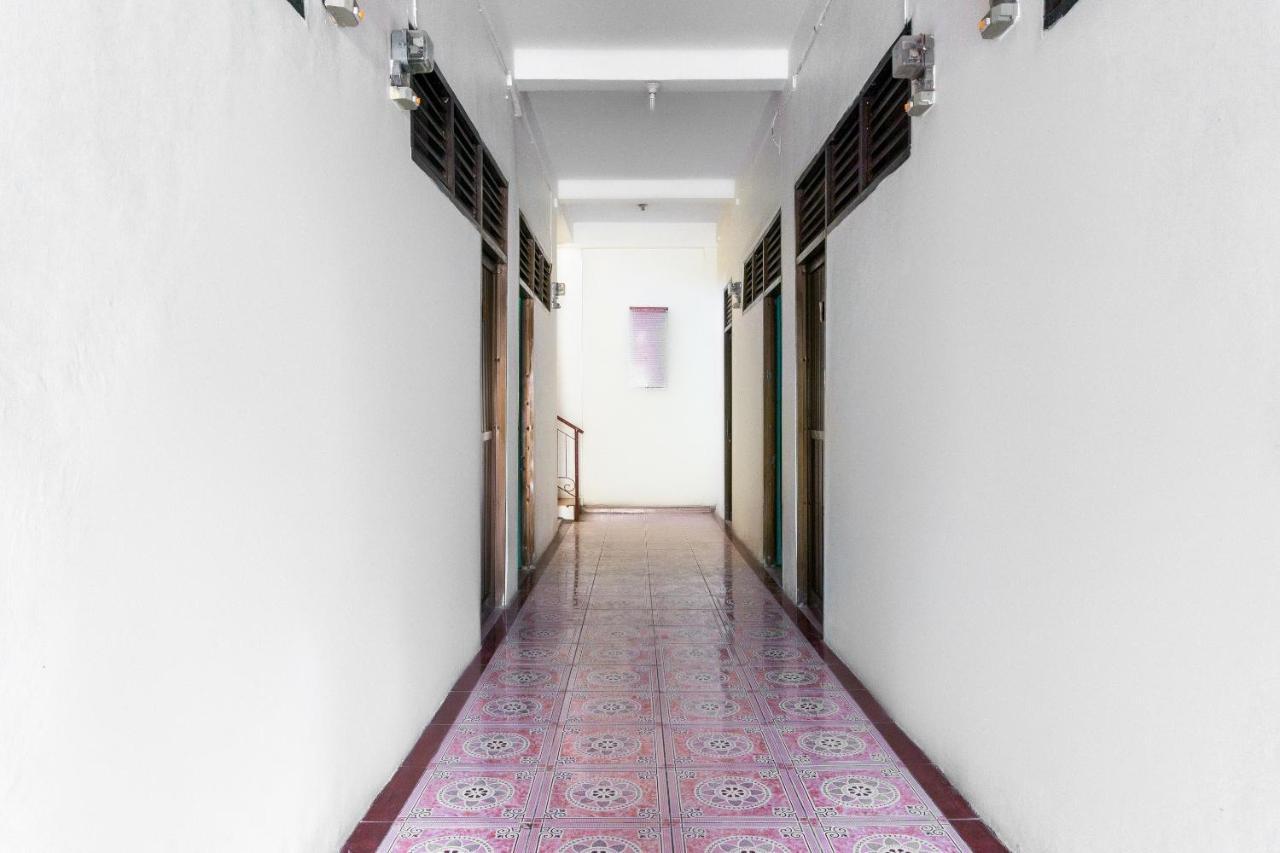 Oyo 3095 Semarapura Homestay Makassar Exterior foto