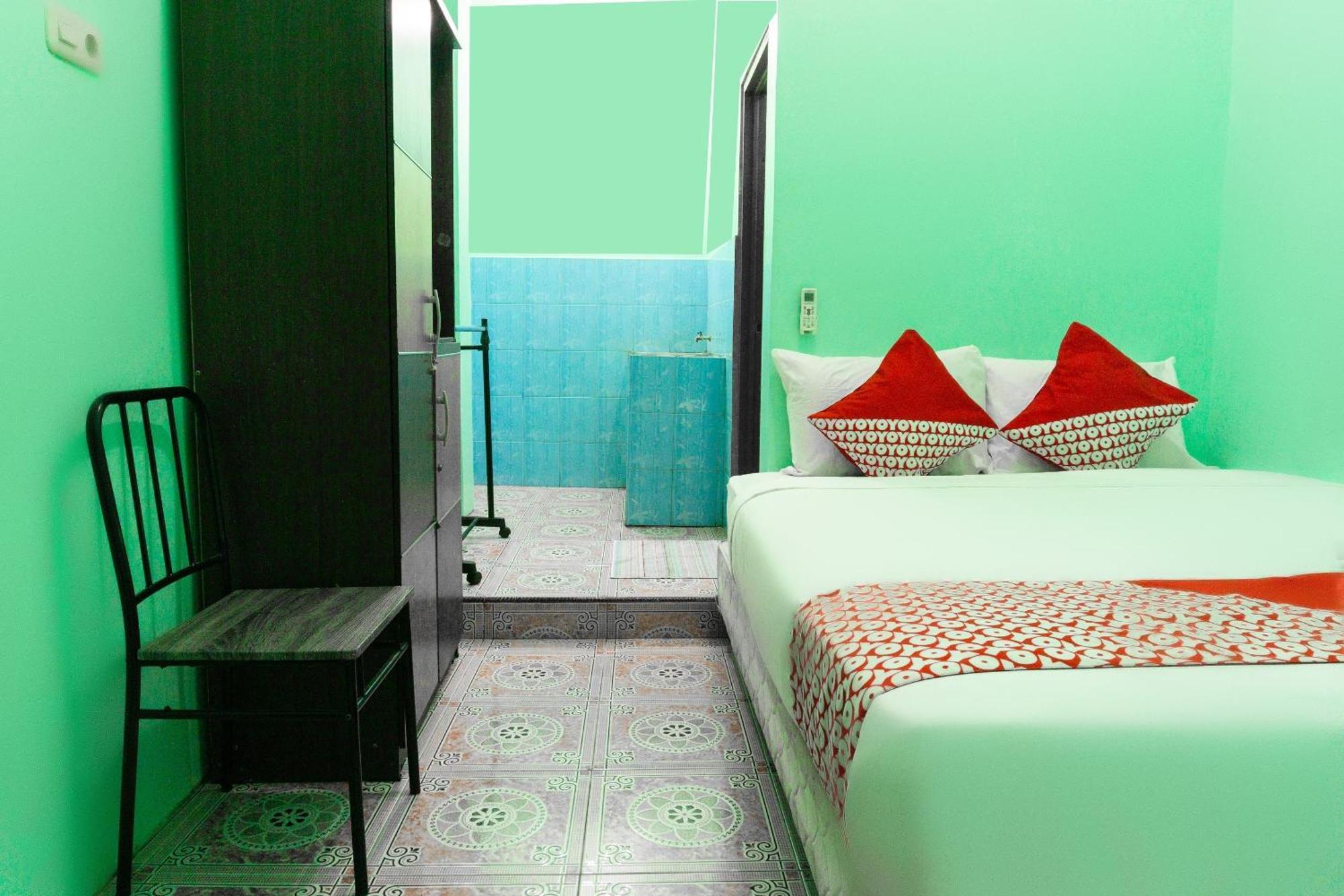Oyo 3095 Semarapura Homestay Makassar Exterior foto