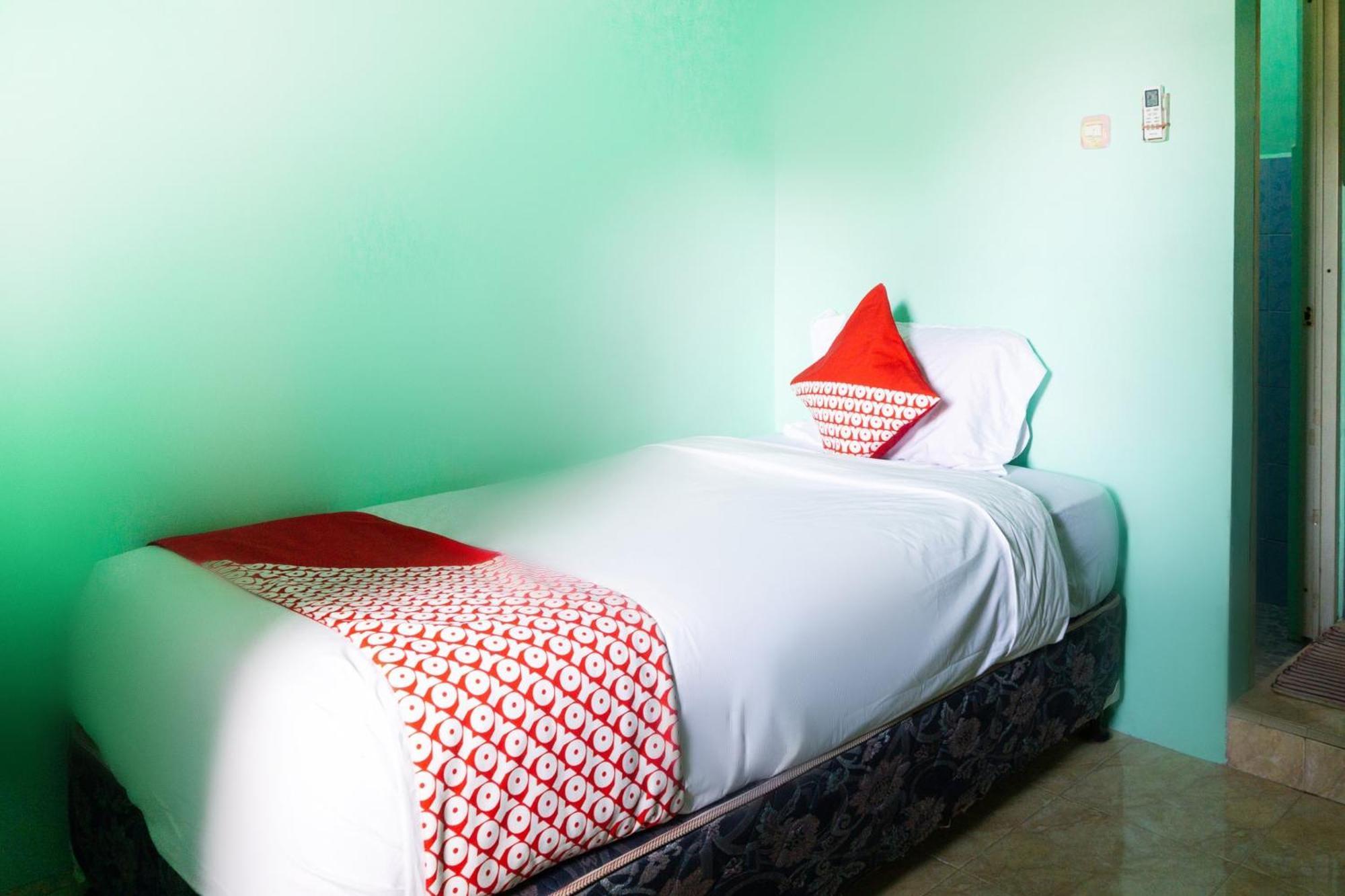 Oyo 3095 Semarapura Homestay Makassar Exterior foto