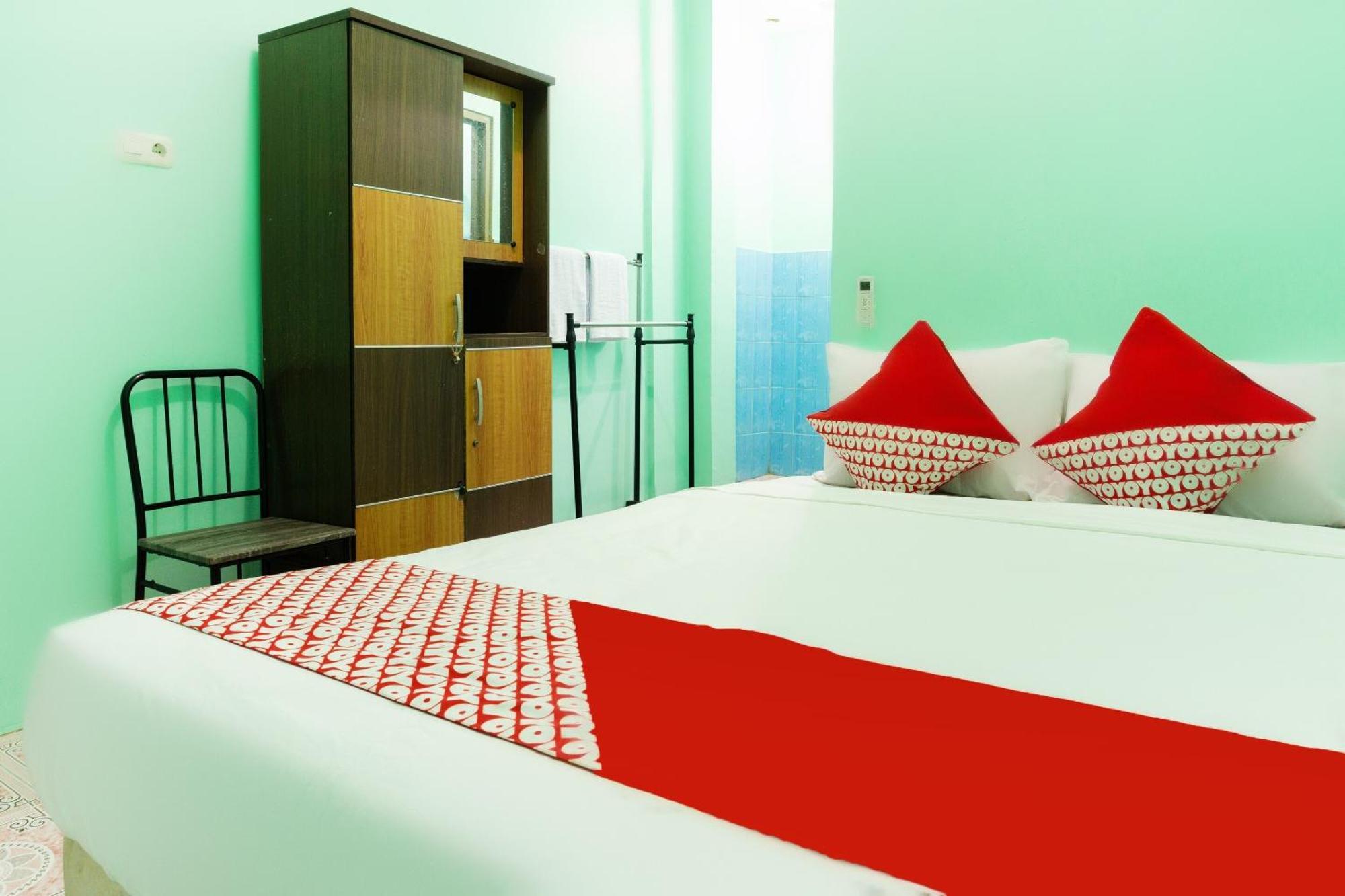 Oyo 3095 Semarapura Homestay Makassar Exterior foto