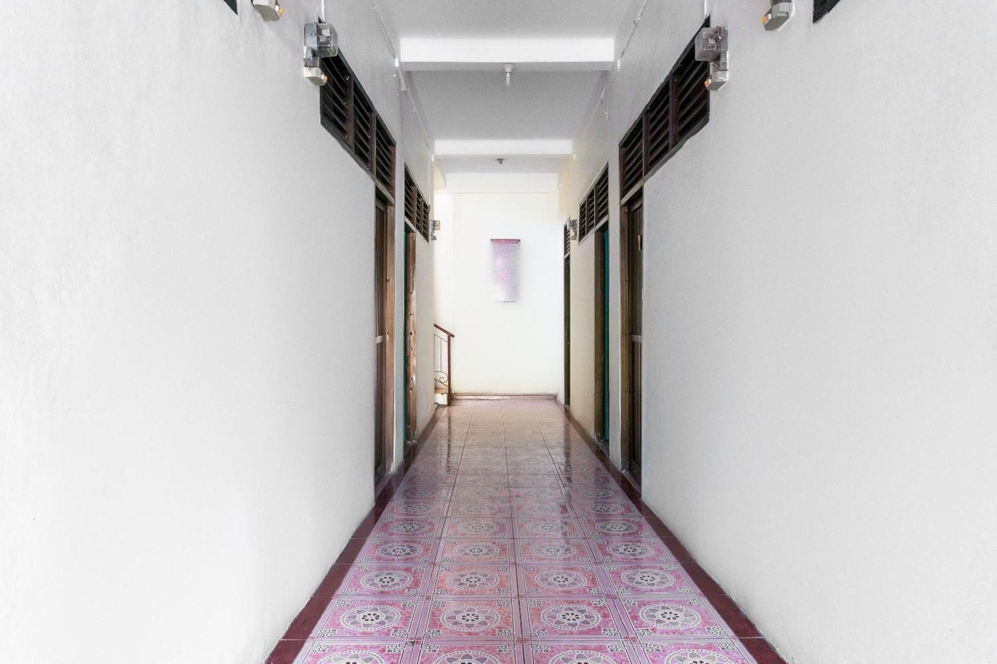 Oyo 3095 Semarapura Homestay Makassar Exterior foto