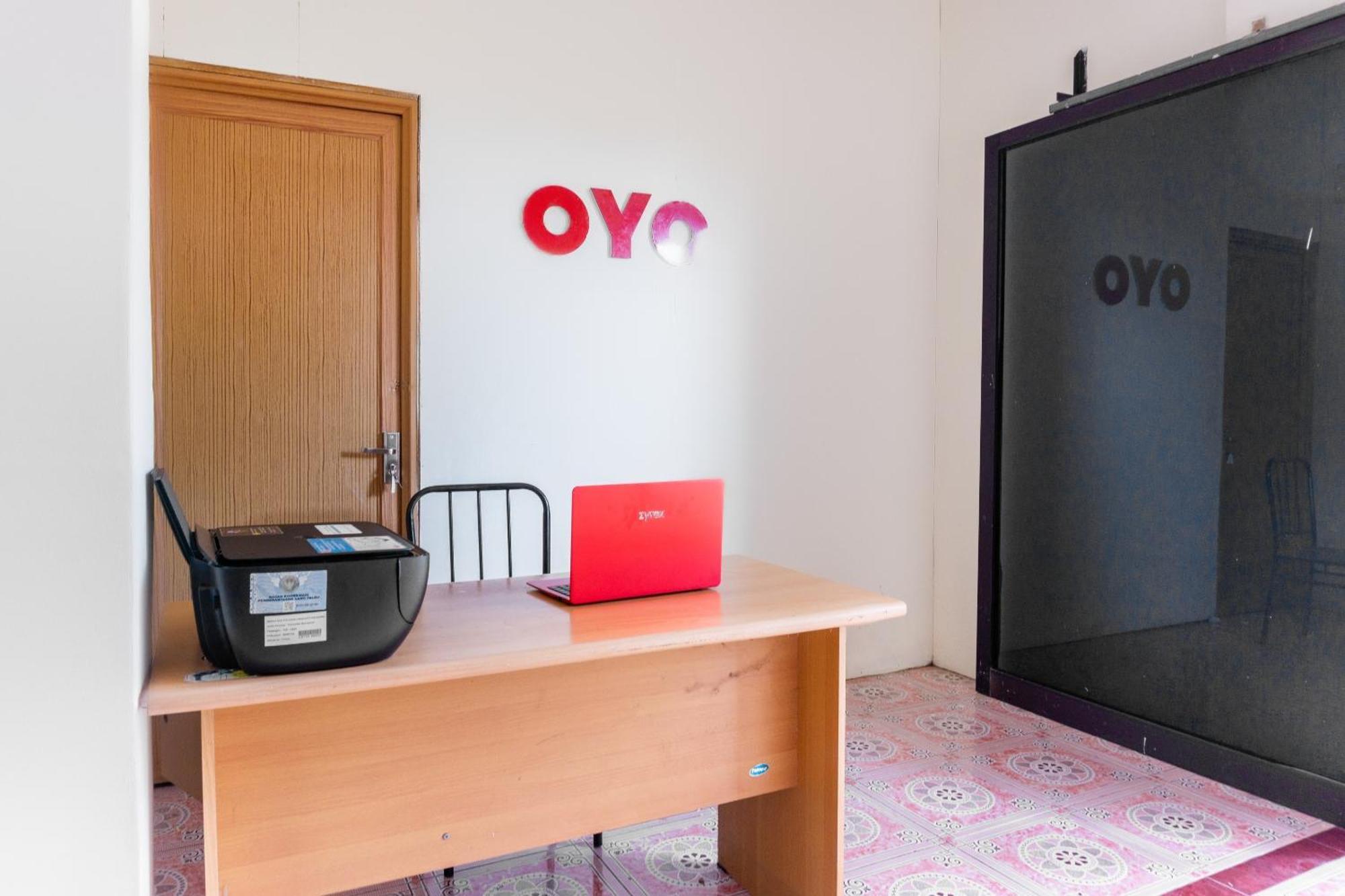 Oyo 3095 Semarapura Homestay Makassar Exterior foto